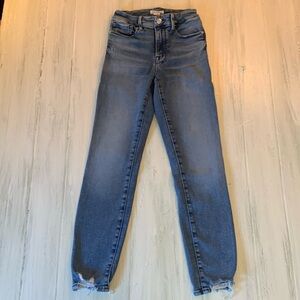 Good American Good Legs Chewed Hem Skinny Jeans 
Size 0/25